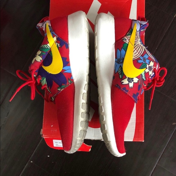 Nike floral Roshe - Picture 4 of 4
